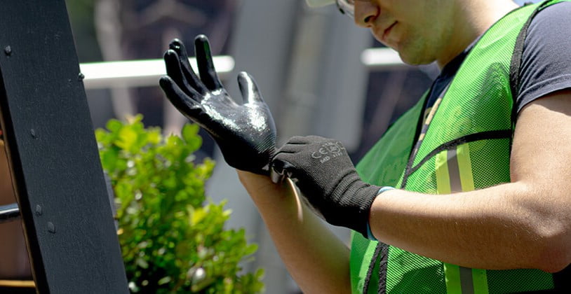 ¿Qué tipos de guantes utilizar para manipular maquinaria pesada?